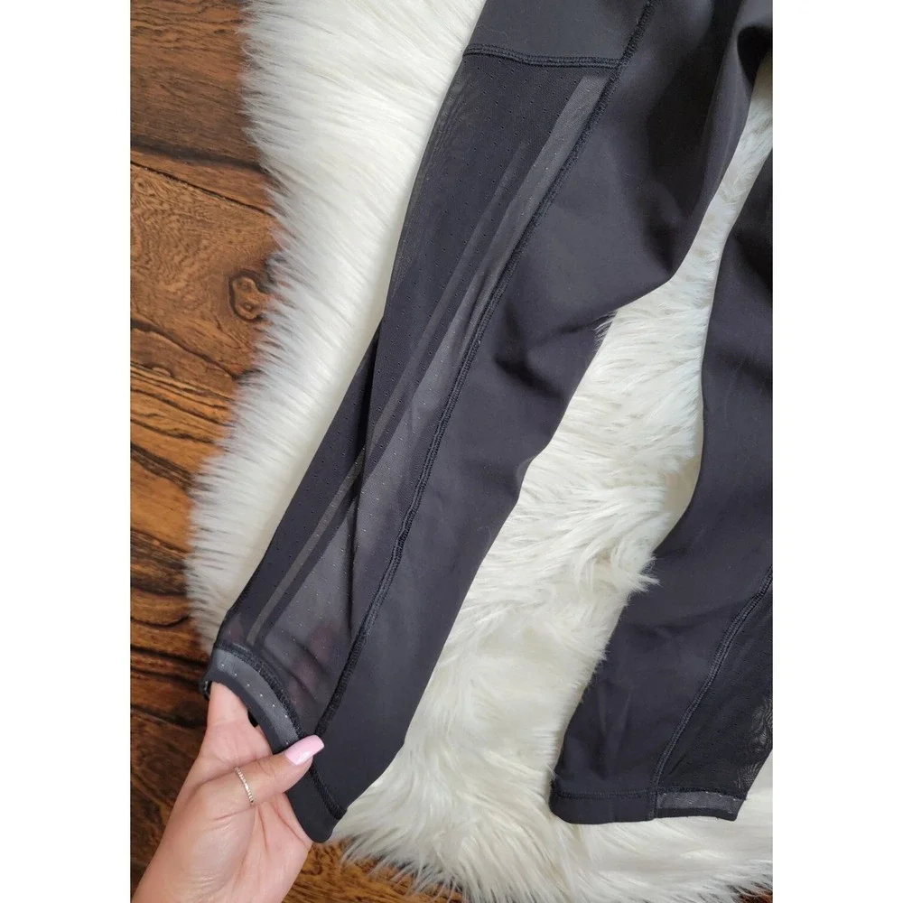 Lululemon Hot To Street Crop Size 4 Heat Wave White /Black Side Mesh Tight